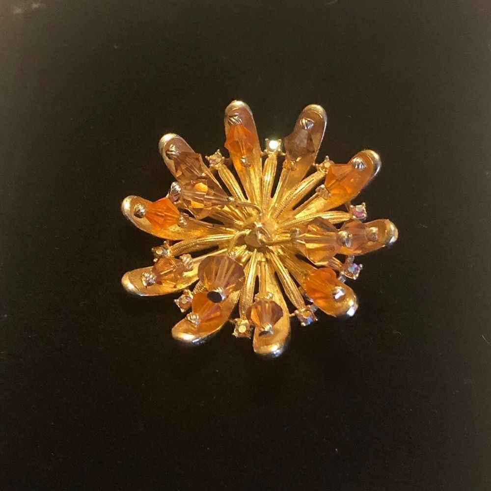 𝅺VINTAGE ART signed topaz & gold glass bead brooch